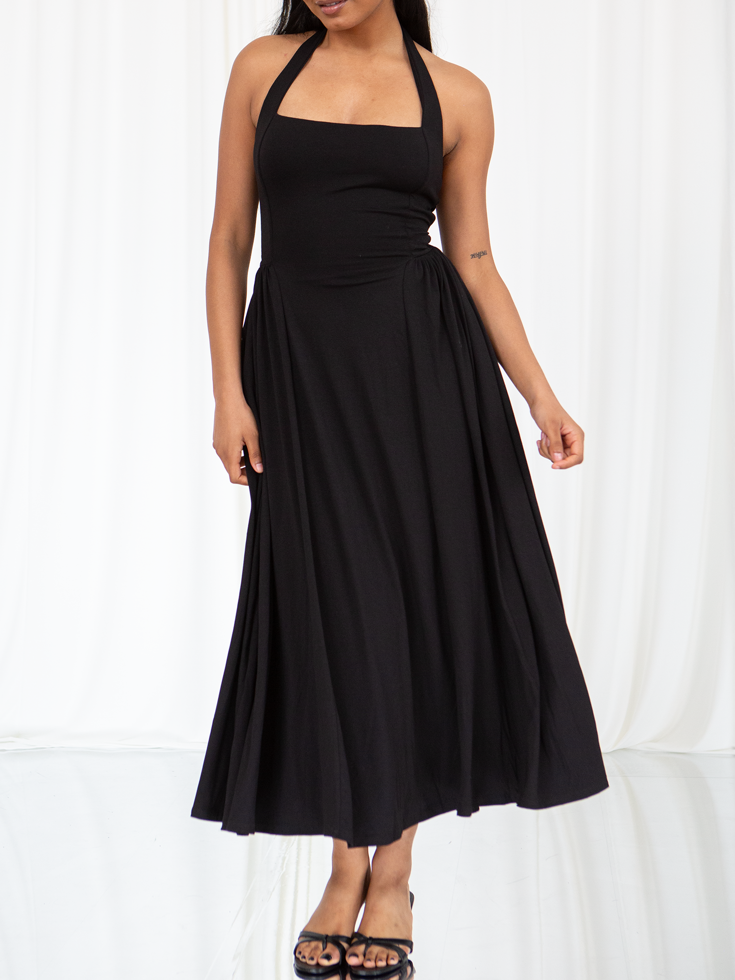 Elio Dress: Minimal Elegance & Perfect Fit