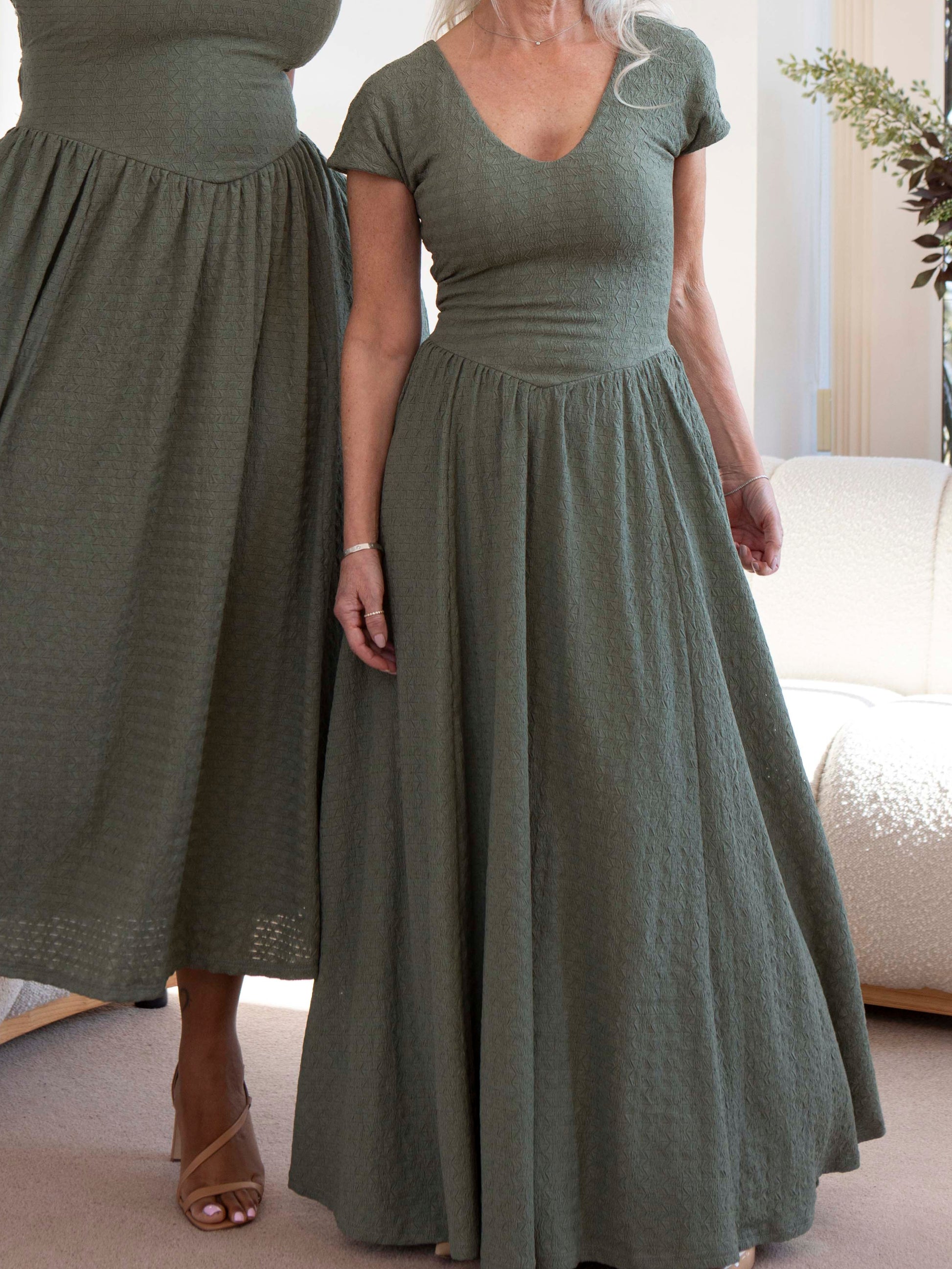 Georgia Dress: Sculpting Style & Versatility