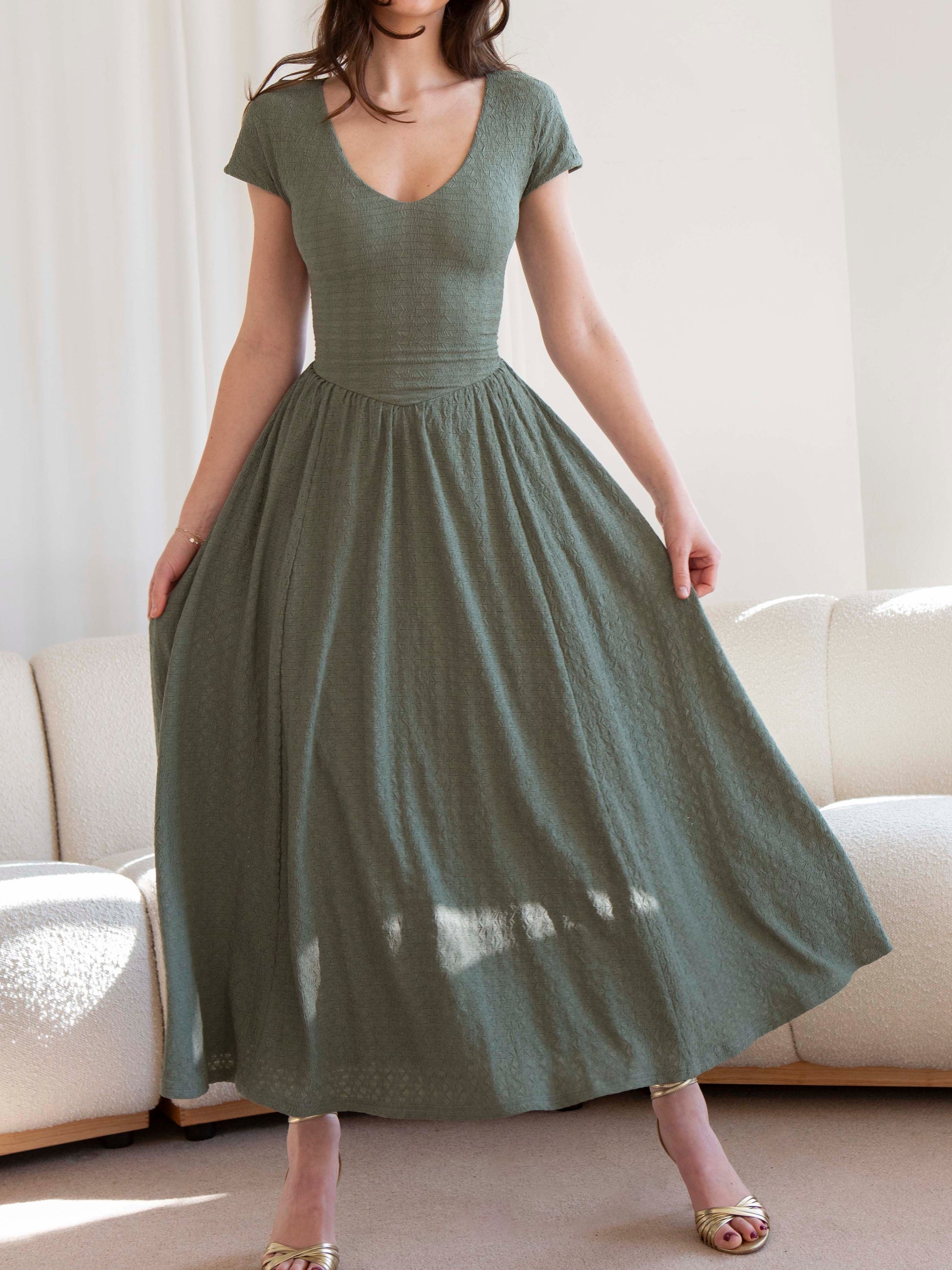 Georgia Dress: Sculpting Style & Versatility