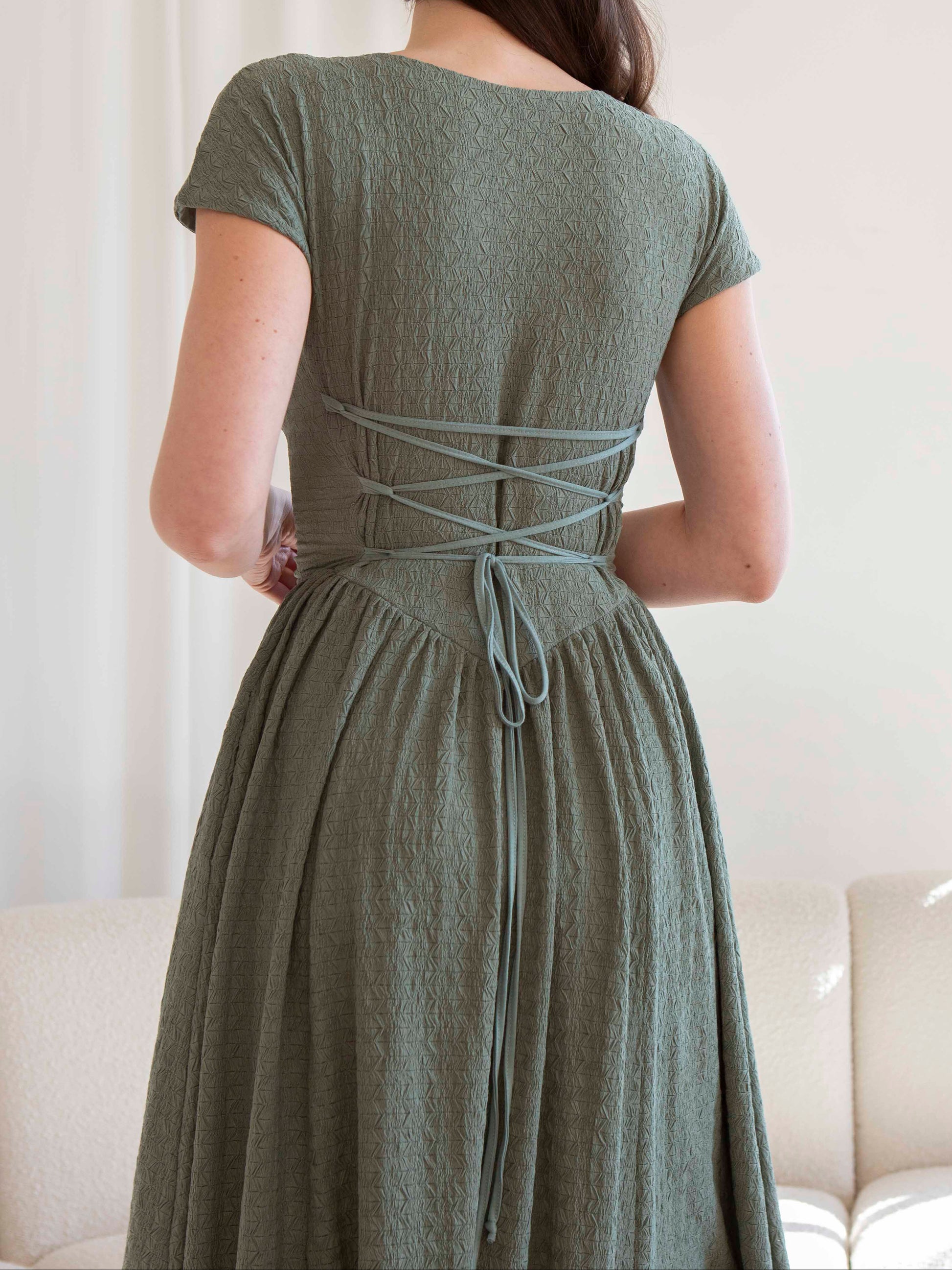 Georgia Dress: Sculpting Style & Versatility